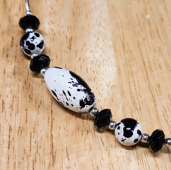 Black/White Beaded Necklace - Picture 2 of 5